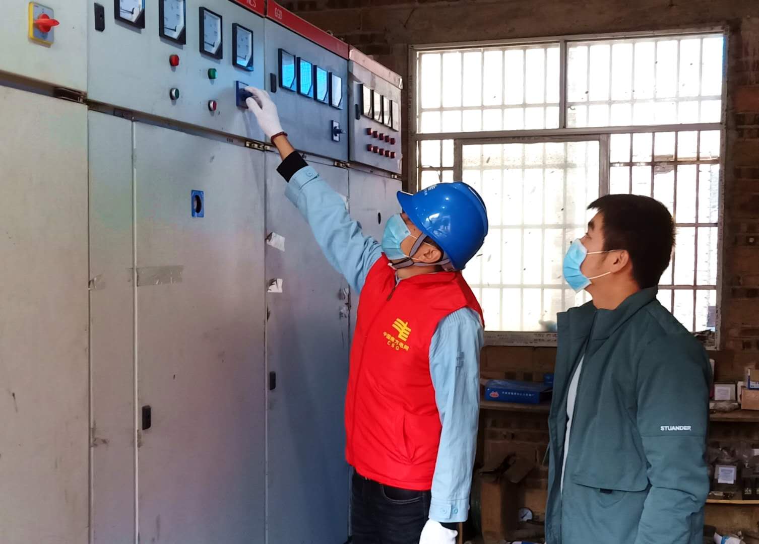 平塘供電局：主動(dòng)走訪現(xiàn)場辦公，助推企業(yè)有序復(fù)工