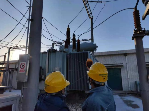 國網(wǎng)萊州市供電公司全力應(yīng)對寒潮天氣，保障群眾溫暖度冬