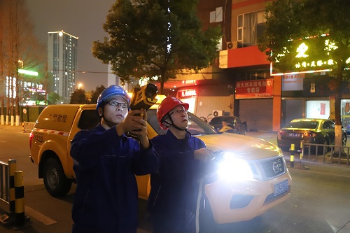 國網(wǎng)寧波市鄞州區(qū)供電：夜間特巡測溫線路，保障安全可靠供電