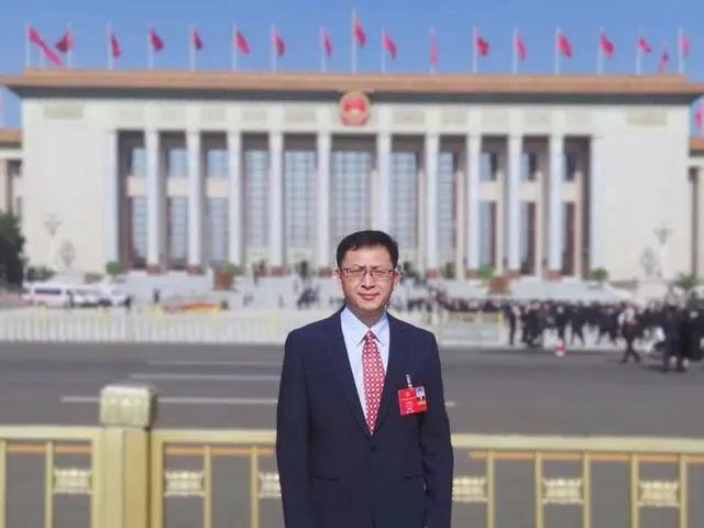 加快推動新能源行業(yè) 與人工智能融合創(chuàng)新——訪全國人大代表、樂山太陽能研究院院長姜希猛