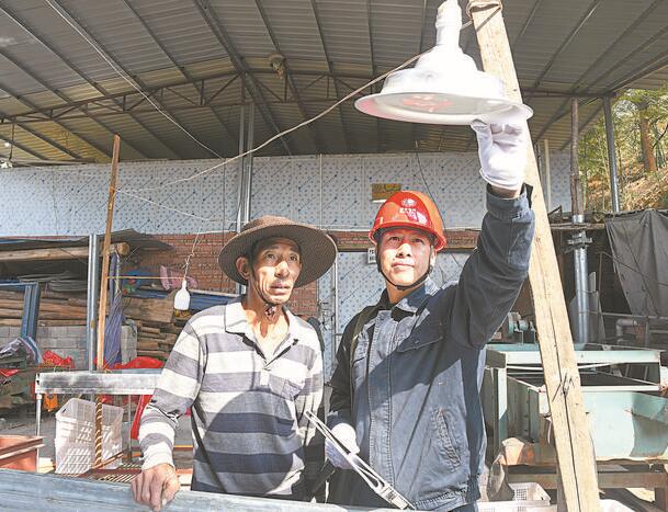 李德青：村民用電滿意，我心里才踏實