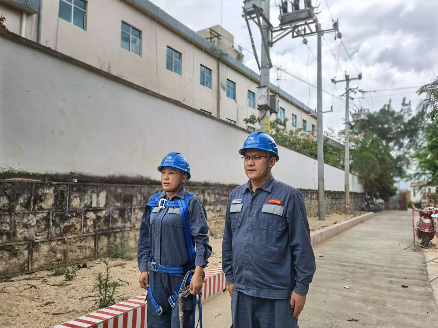 臨滄云縣供電局黨員帶頭開展崗評(píng)，促員工技能快速提升
