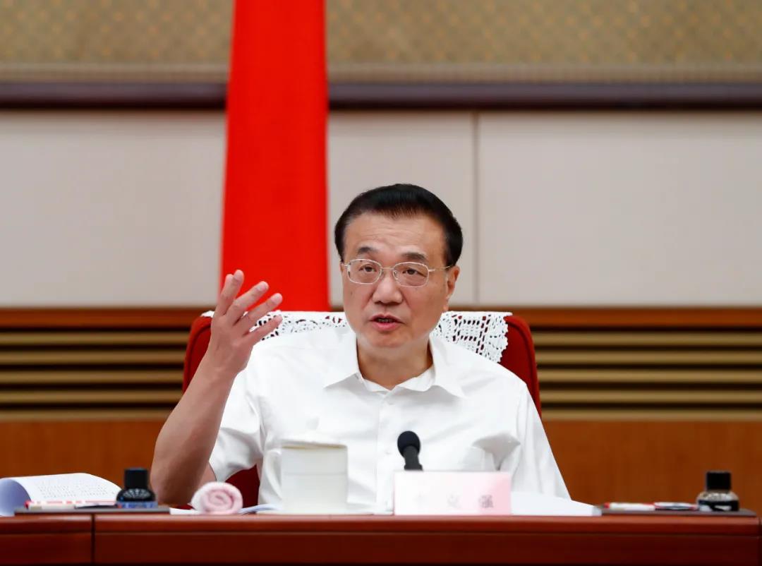 李克強(qiáng)：發(fā)揮西部風(fēng)、光、水電等優(yōu)勢(shì) 建大型清潔能源基地