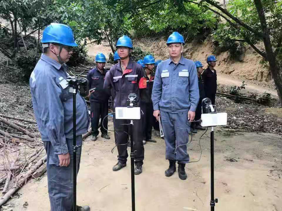 臨滄云縣供電局配電管理三所開展隱患整改，切實保障用戶用電安全