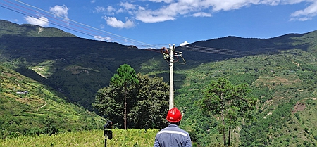 鳳慶供電局新華供電所供電火力全開，助力當(dāng)?shù)乜緹煯a(chǎn)業(yè) 穩(wěn)定發(fā)展