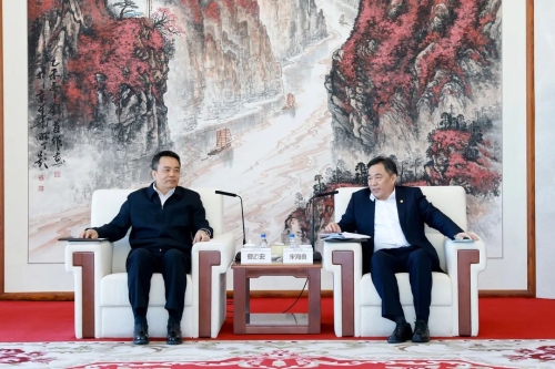 宋海良孫洪水與哈電集團董事長曹志安、總經(jīng)理吳偉章會談