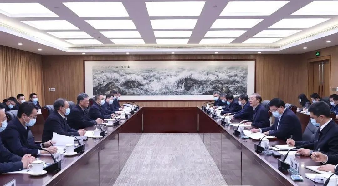辛保安、張智剛與新疆維吾爾自治區(qū)、新疆生產(chǎn)建設(shè)兵團領(lǐng)導(dǎo)會談