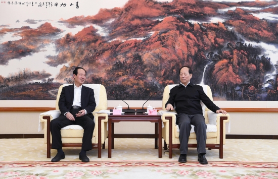 丁焰章拜會內(nèi)蒙古自治區(qū)黨委書記、人大常委會主任石泰峰