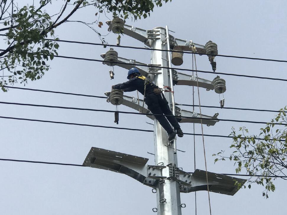 國網(wǎng)余姚市供電公司線路“上改下” 助力省重點(diǎn)防汛建設(shè)項目實施
