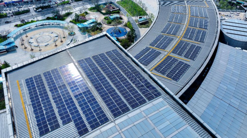 1.2MW！山東商業(yè)綜合體屋頂光伏發(fā)電項目并網(wǎng)發(fā)電