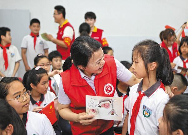浙江永嘉縣紅十三愛(ài)心社25年，幫助4630名貧困學(xué)生