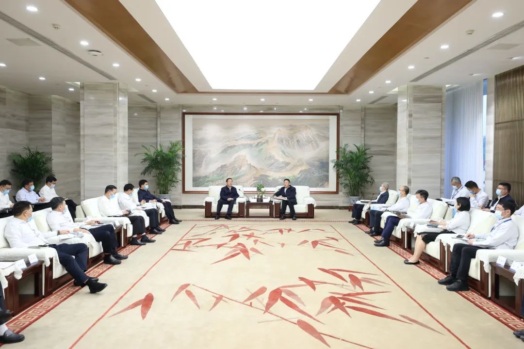 國家電網(wǎng)公司董事長、黨組書辛保安與東方電氣集團董事長俞培根、總經(jīng)理徐鵬會談