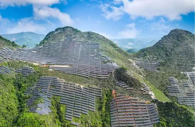 全國首例！吉電股份“大容量、高坡度”集中式山地光伏項(xiàng)目并網(wǎng)