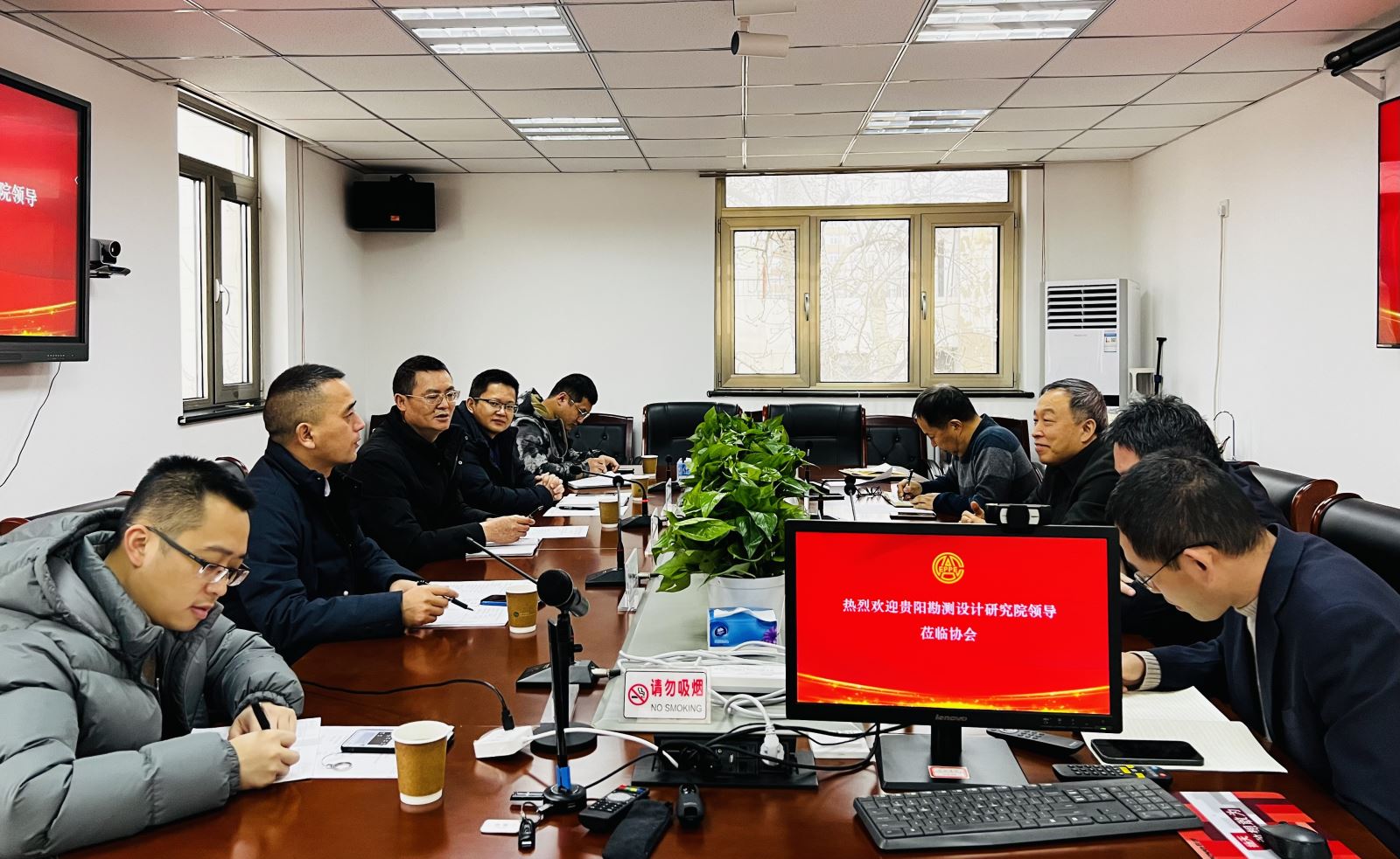 中國(guó)電力規(guī)劃設(shè)計(jì)協(xié)會(huì)李?lèi)?ài)民與中國(guó)電建貴陽(yáng)院、國(guó)網(wǎng)江蘇電力設(shè)計(jì)咨詢公司領(lǐng)導(dǎo)座談交流