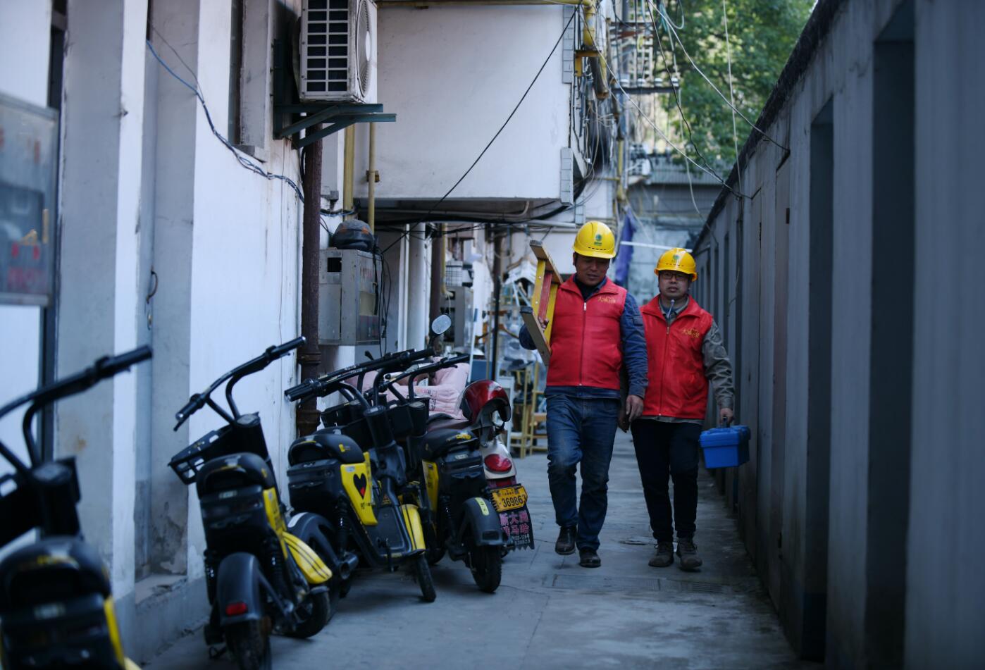 國網(wǎng)余姚市供電公司：“點(diǎn)亮黑樓道2.0”，借“光”照亮居民歸家路