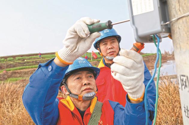 四川通江護(hù)航春灌用電，60支服務(wù)隊(duì)奔走田間