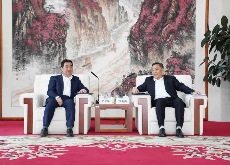 中國能建黨委書記、董事長宋海良與中國電氣裝備黨委書記、董事長白忠泉會談