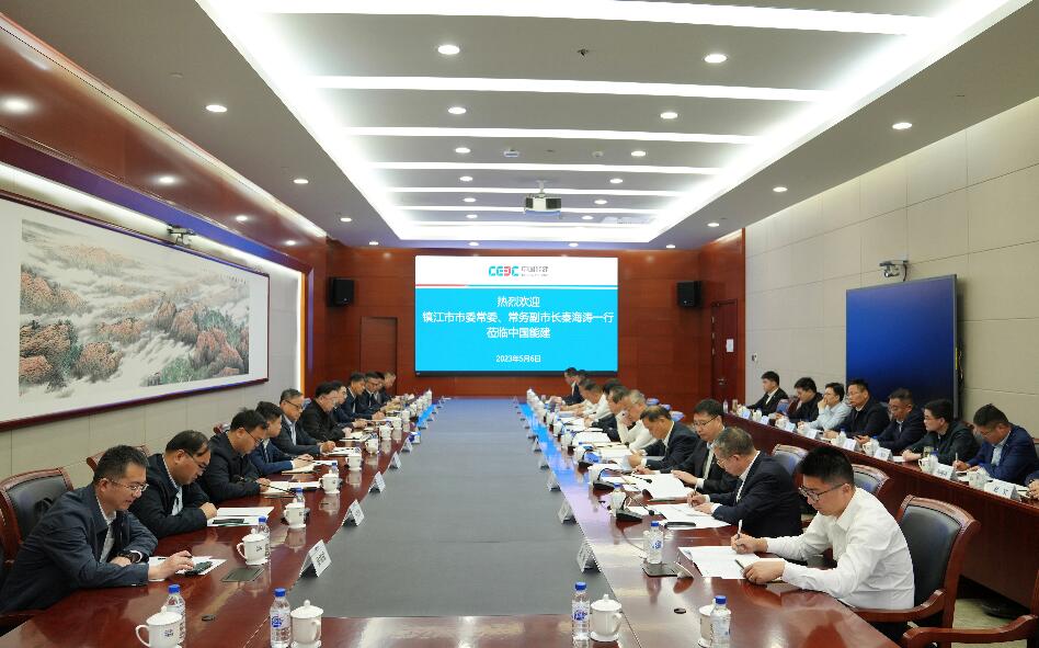 中國能建黨委常委、副總經(jīng)理吳云與鎮(zhèn)江市委常委、常務副市長秦海濤會談