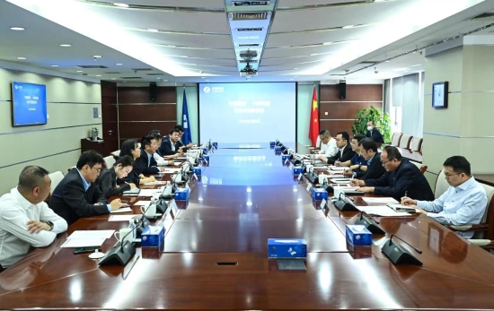 中國電建黨委常委、副總經(jīng)理劉源與中國建材股份副總裁王兵舉行會談