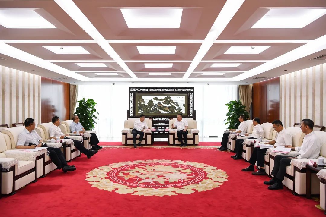 葉向東與甘肅省委常委、副省長張錦剛舉行會談