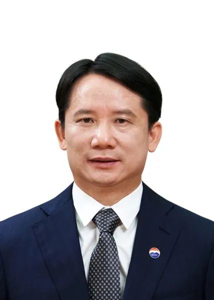 曾任貴州省能源局黨組書記、局長 丁雄軍當選中國貴州茅臺酒廠(集團)黨委書記