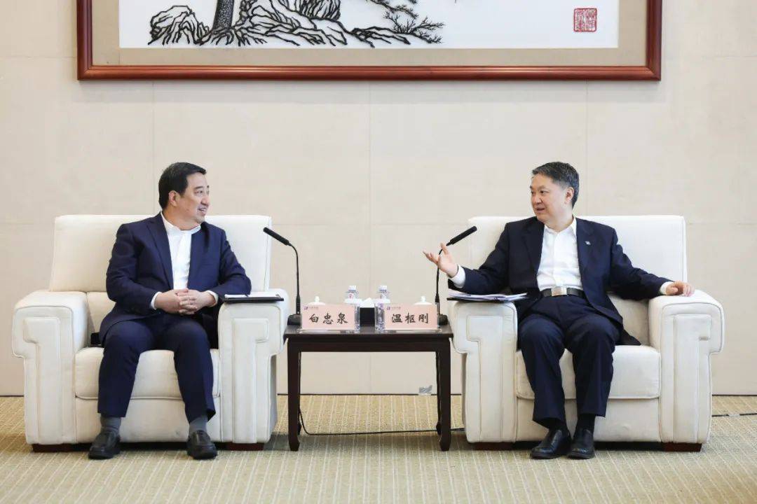 中國(guó)電氣裝備董事長(zhǎng)白忠泉、總經(jīng)理周群拜訪中國(guó)華能董事長(zhǎng)溫樞剛