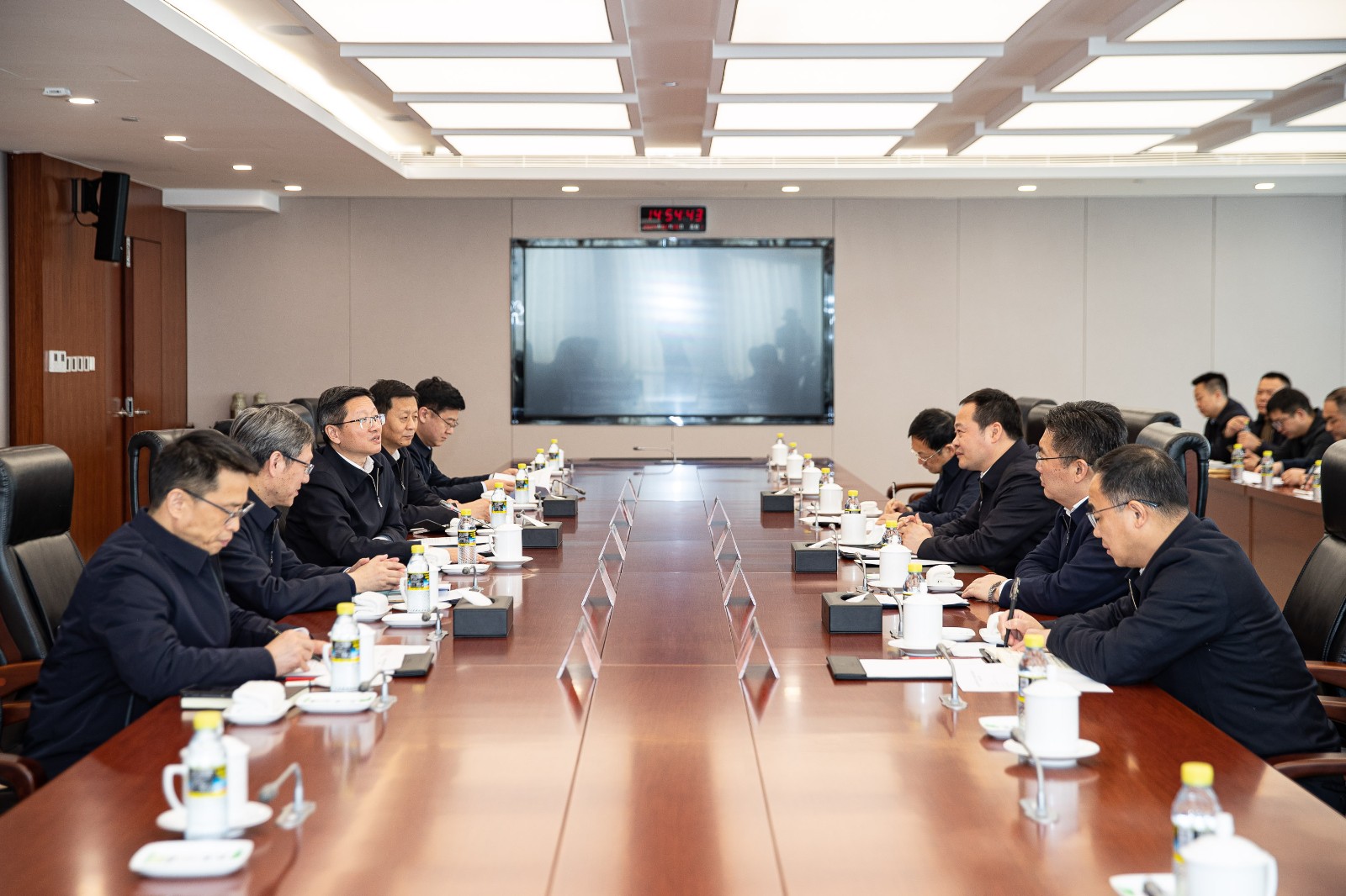 國家能源集團(tuán)公司總經(jīng)理、黨組副書記余兵會見上饒市委書記陳云