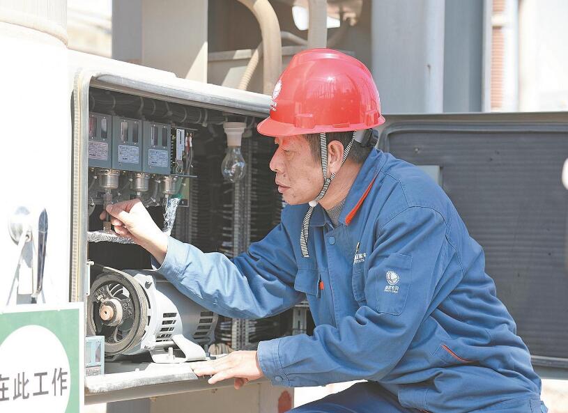 【國網楷?！垮X建華：把守護電網安全當作一生的事業(yè)