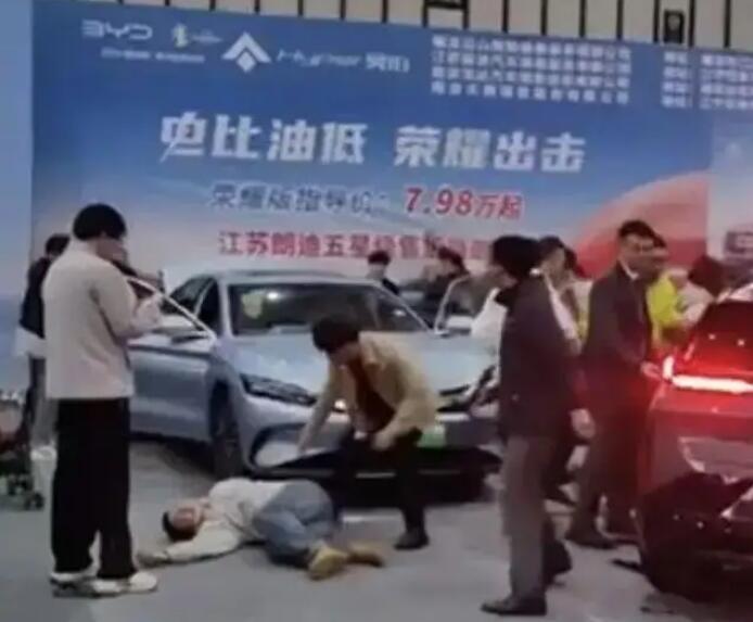 突然啟動!參展車撞傷5人，車企最新回應