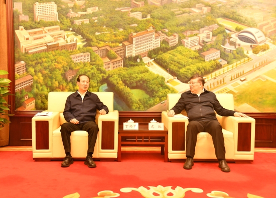 中國(guó)電建黨委書記、董事長(zhǎng)丁焰章與華中科技大學(xué)校長(zhǎng)尤政會(huì)談
