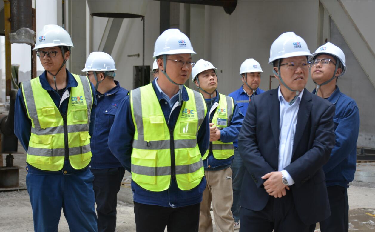 中國能建建筑集團黨委副書記、總經(jīng)理羅耕能到正寧百萬項目指導(dǎo)調(diào)研