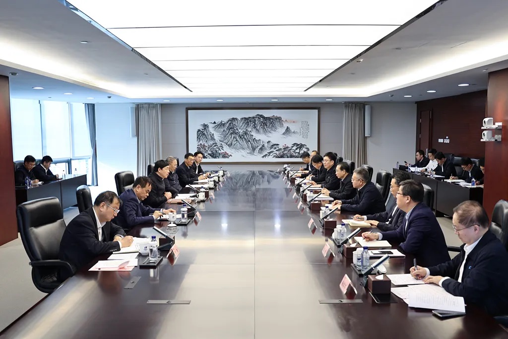 華電集團董事長江毅、總經(jīng)理葉向東與國家電網(wǎng)董事長、黨組書記張智剛會談