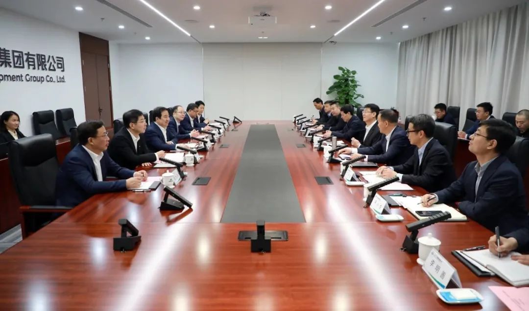 中國電氣裝備黨委書記、董事長白忠泉會(huì)見甘肅電氣集團(tuán)董事長劉萬祥、天水市副市長胡志勇