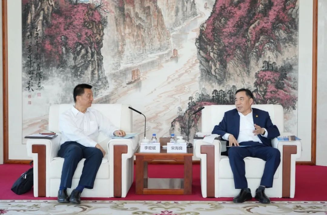 中國(guó)能建黨委書記、董事長(zhǎng)宋海良與新疆住建廳黨組書記、副廳長(zhǎng)李宏斌會(huì)談