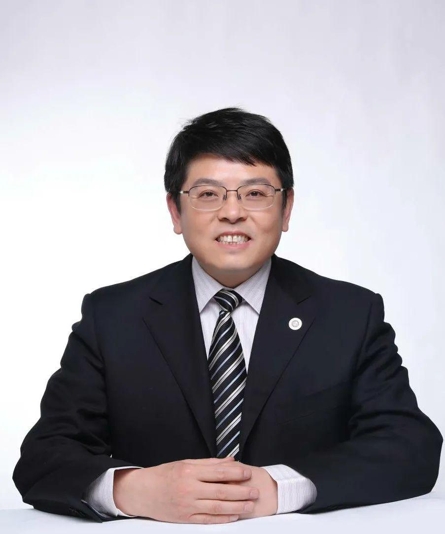 北大副校長(zhǎng)董志勇：警惕中國(guó)新能源“產(chǎn)能過?！钡难哉撓葳? width=