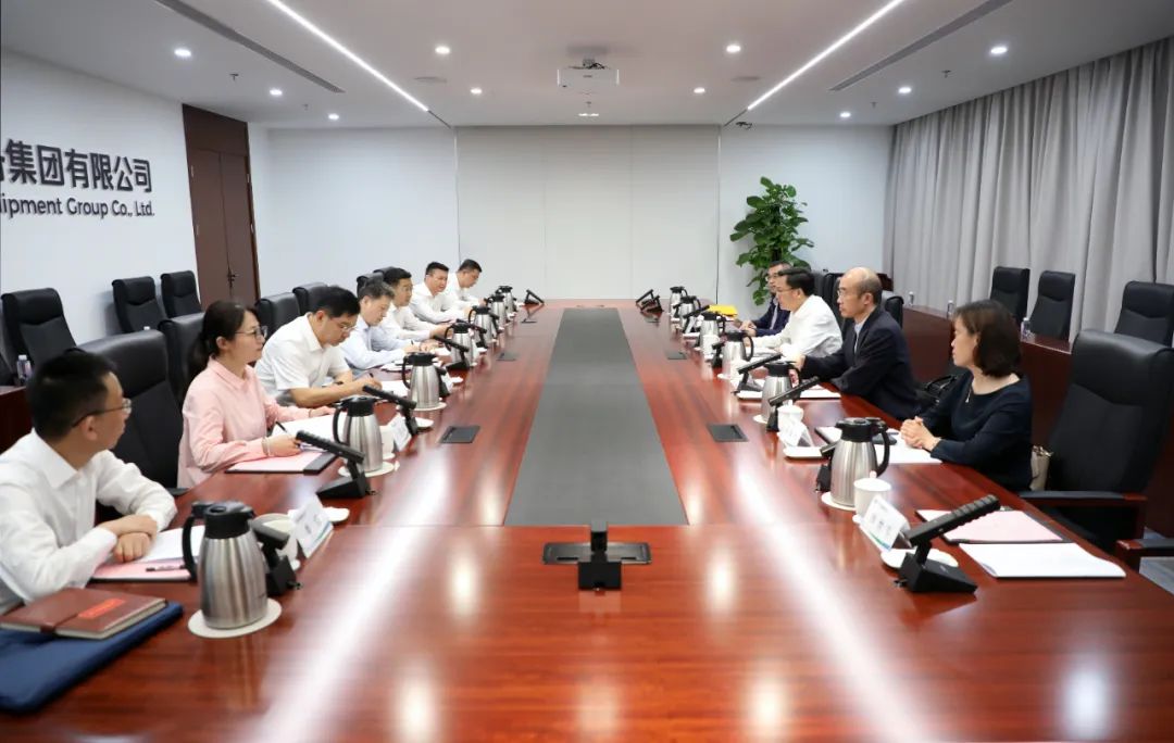 中國電氣裝備黨委副書記、總經(jīng)理周群會見上海市經(jīng)信委副主任湯文侃