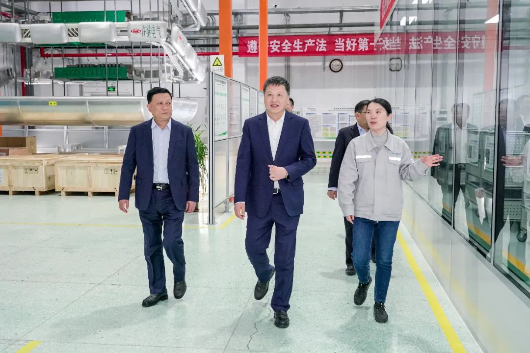 中國電氣裝備黨委副書記、總經(jīng)理周群到河南所屬企業(yè)調研