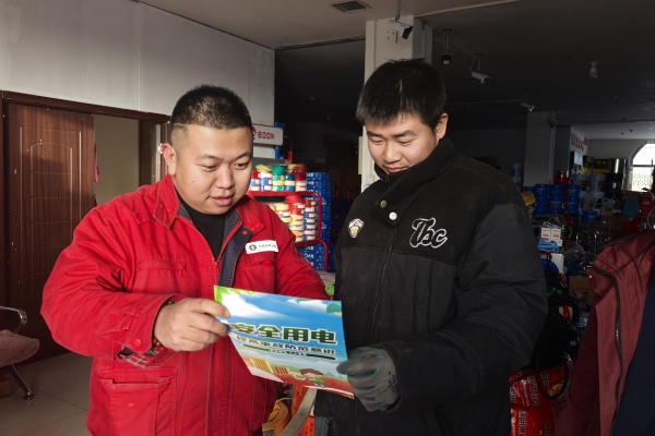 內(nèi)蒙古電力集團(tuán)烏海千里山供電公司蒙電愛心光明行，用電無憂進(jìn)社區(qū)