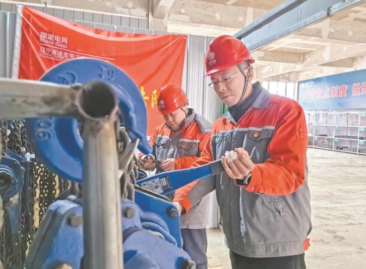 李俊鵬：走南闖北建電網(wǎng)，施工細節(jié)見真章