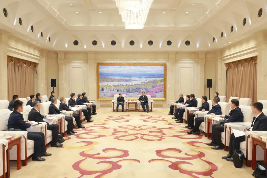華電集團(tuán)黨組書記、董事長江毅與新疆維吾爾自治區(qū)主要領(lǐng)導(dǎo)舉行會(huì)談
