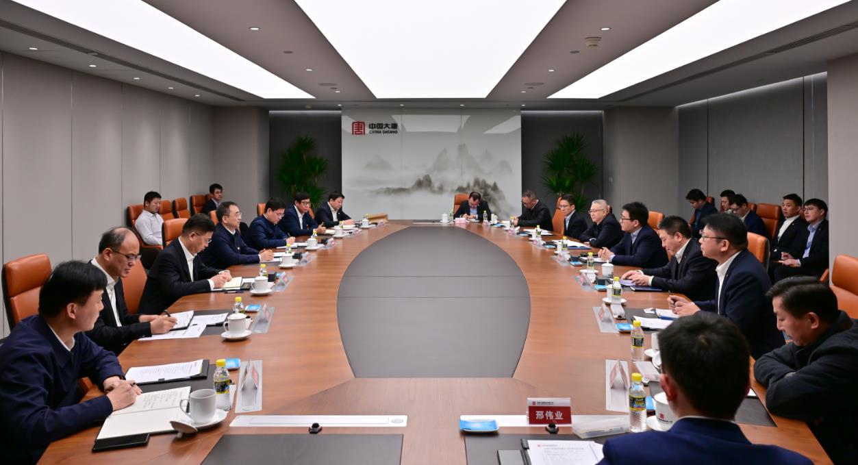 大唐集團黨組書記、董事長鄒磊與上海電氣黨委書記、董事長吳磊會談