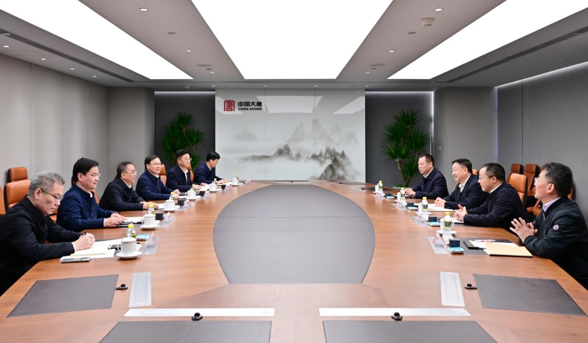 中國(guó)大唐董事長(zhǎng)鄒磊、總經(jīng)理張傳江與中廣核董事長(zhǎng)楊長(zhǎng)利、總經(jīng)理高立剛會(huì)談