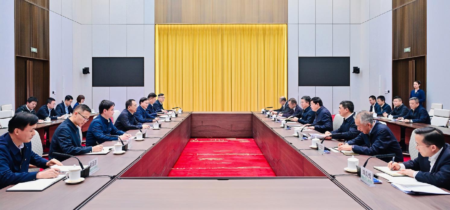中國(guó)大唐集團(tuán)董事長(zhǎng)鄒磊、總經(jīng)理張傳江與國(guó)家電網(wǎng)董事長(zhǎng)張智剛、總經(jīng)理龐驍剛會(huì)談