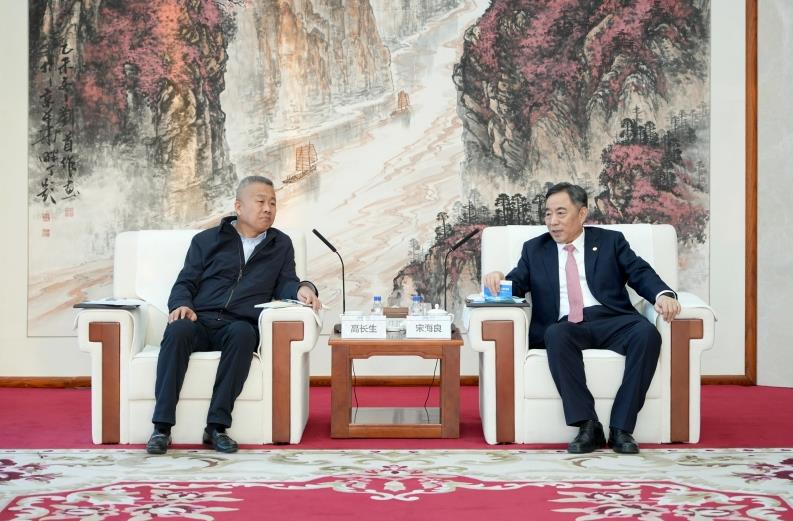 中國能建黨委書記、董事長宋海良與山東發(fā)展集團(tuán)黨委書記、董事長高長生會(huì)談
