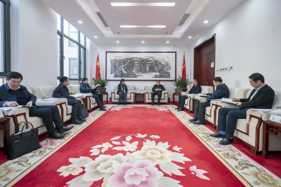 內(nèi)蒙古電力集團(tuán)與包頭市政府、中國(guó)二冶集團(tuán)、中國(guó)能建華北院和陜西院交流座談